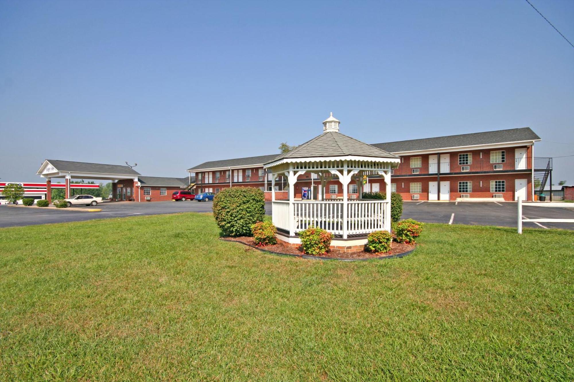 Surry Inn - Dobson Exterior photo